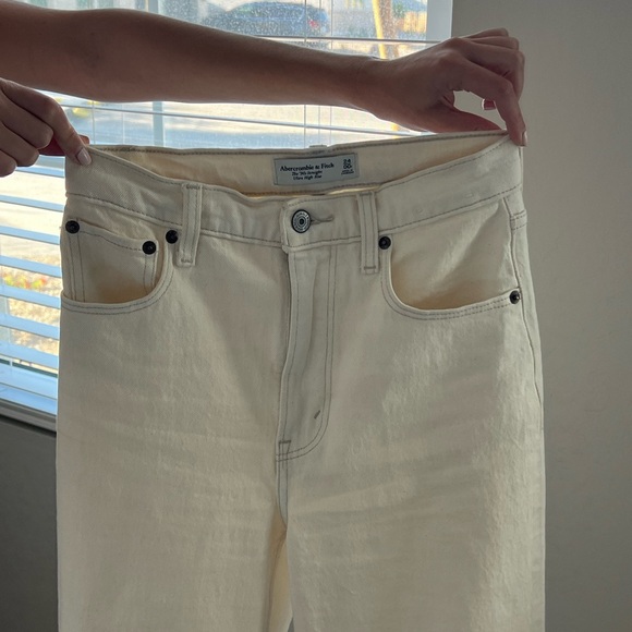 Abercrombie Ultra High Rise 90s Straight Jean in Stone - Picture 9 of 12